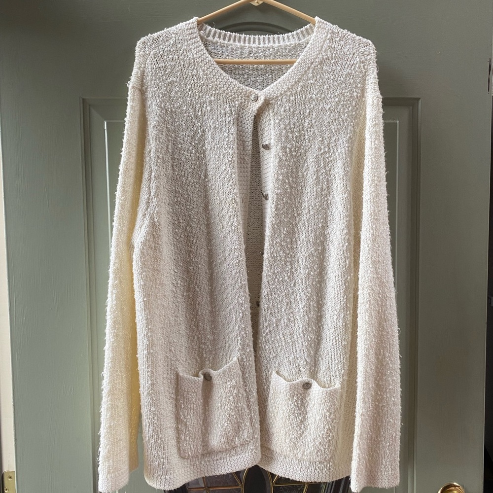 Women’s cream colored cardigan sweater. Wear buttoned or open!